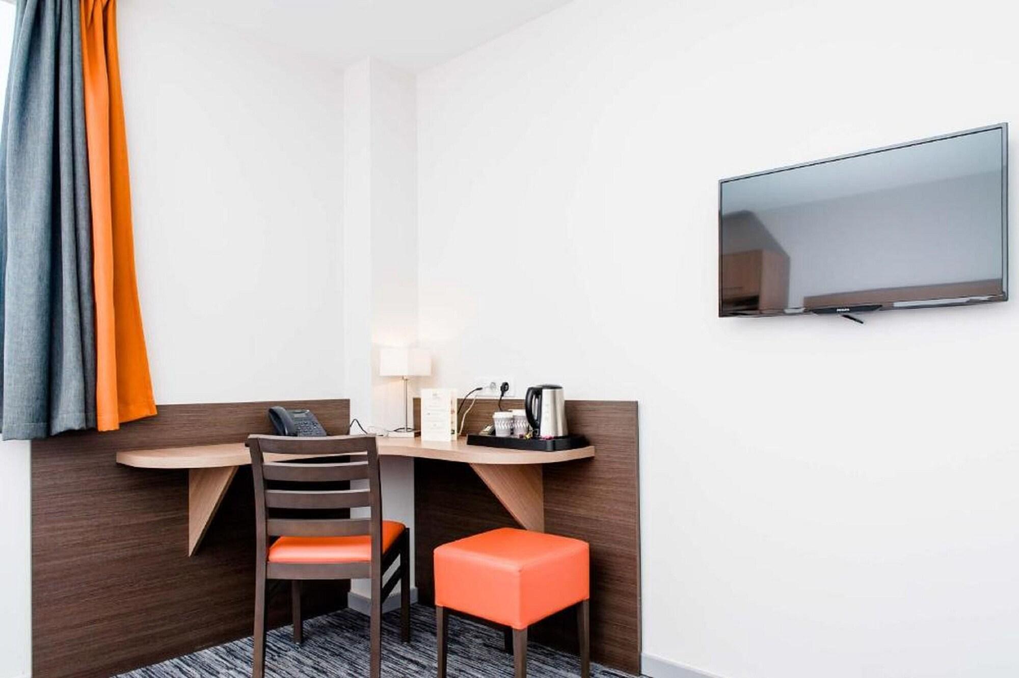 Dios Hotel Bruguieres Екстер'єр фото