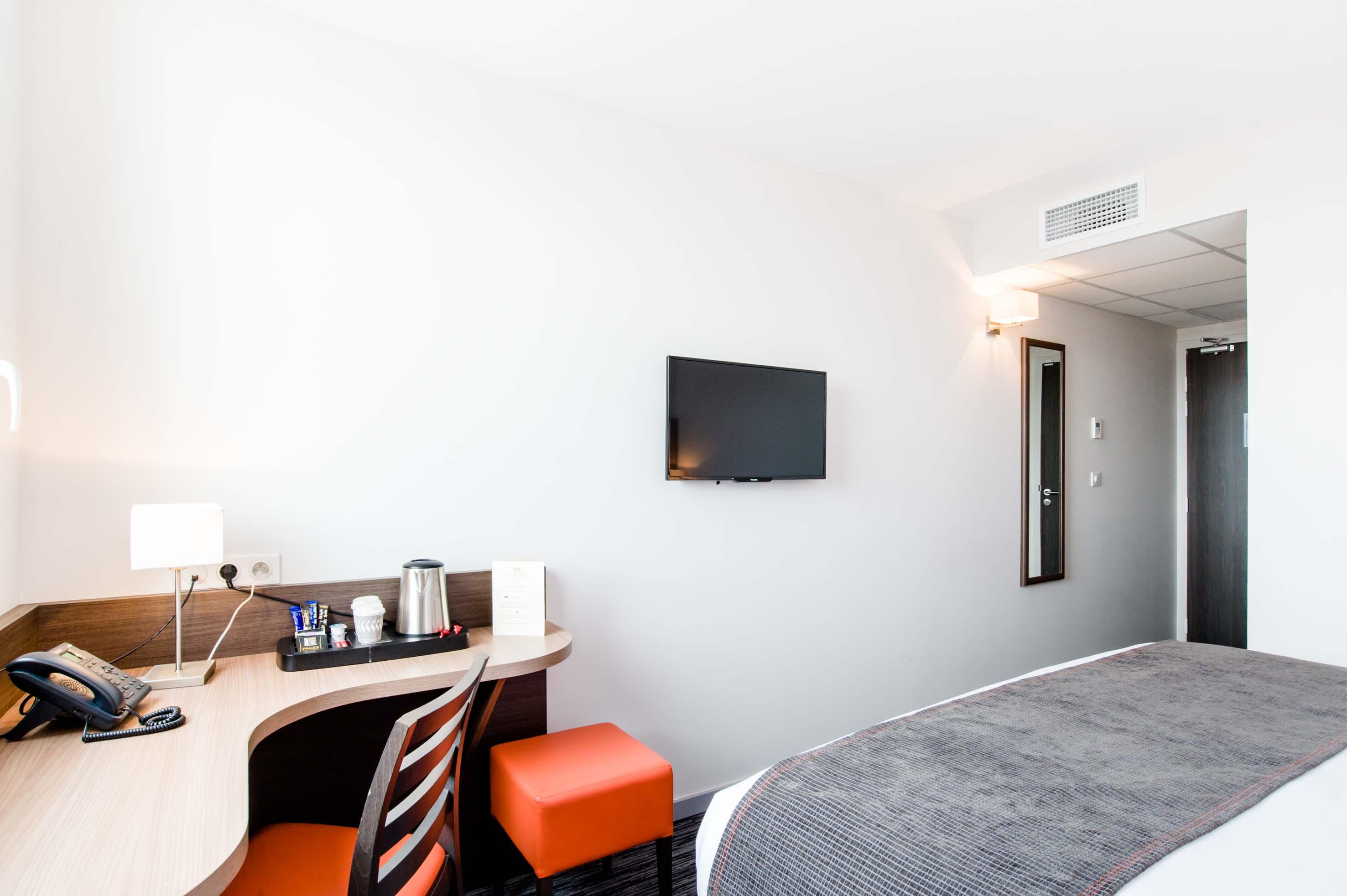 Dios Hotel Bruguieres Екстер'єр фото