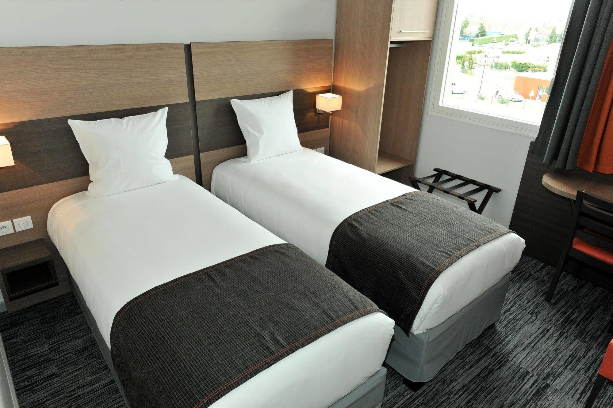 Dios Hotel Bruguieres Екстер'єр фото